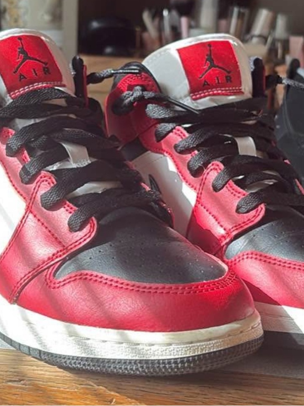 Jordan 1 Mid Chicago Black Toe GS - Women's Red Black White Air Jordan Sneakers